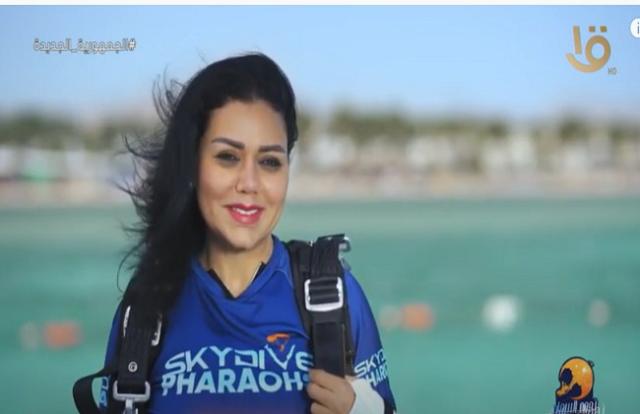 رانيا يوسف: «أنا مجنونة ودودة قراءة»- فيديو