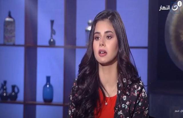 منة عرفة: «مبحبش اتكلم عن نفسي كتير ومش هلبس إسدال على البحر» فيديو