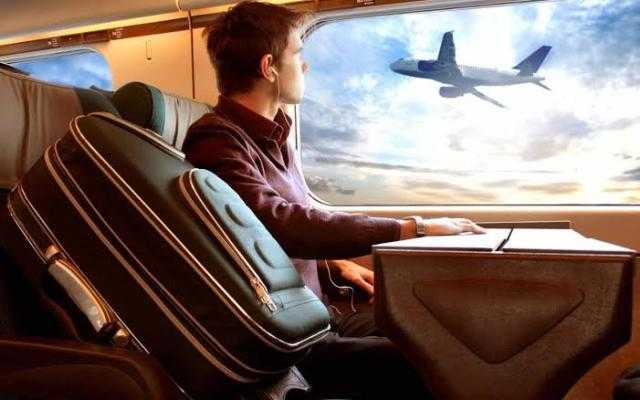 كيف يحدد المسافر بالطائرة دخول وقت المغرب ومتى يفطر..؟ الإفتاء ترد