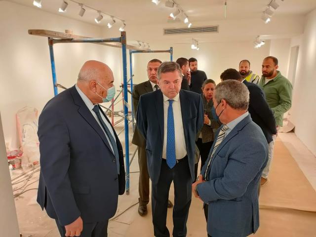 جانب من جولة هشام توفيق وزير قطاع الأعمال