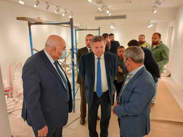 قبل الافتتاح في مايو المقبل.. وزير قطاع الأعمال يتفقد أول فروع «NIT» بالكوربة