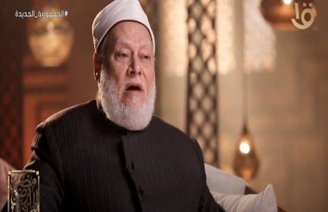 علي جمعة يكشف حكم الابتزاز الإلكتروني «فيديو»