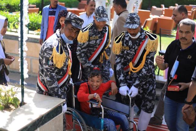 الداخلية تحتفل بيوم اليتيم.. وتوزع الهدايا على الأطفال «صور»