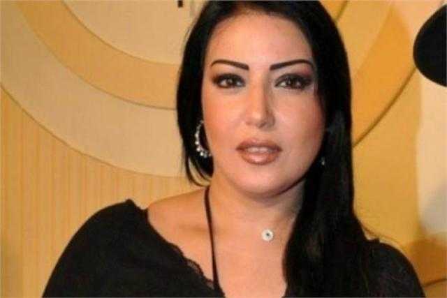 إنت زي رجل الكنبة.. سمية الخشاب تثير الجدل برسالة غامضة لمجهول