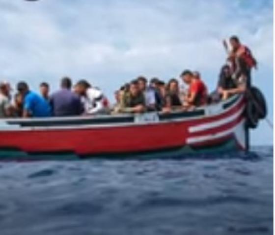 غرق 100 مهاجر ليبي أثناء عبورهم البحر المتوسط «فيديو»