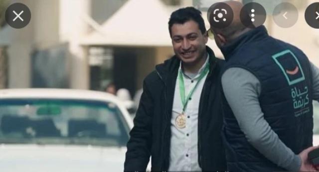 شاهد.. رد فعل شاب فاجأه برنامج «حياة كريمة» بتوفير سيارة له