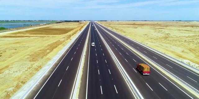 محور 30 يونيو.. شريان يربط بين المدن التنموية ويرفع معدلات التجارة الداخلية