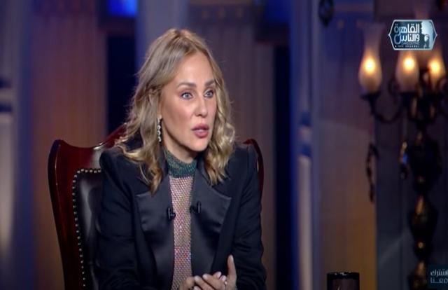 شيرين رضا ترد على سفرها للجونة رغم وفاة والدها «فيديو»