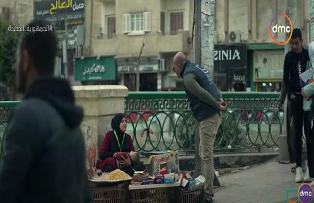 «حياة كريمة» تدخل البهجة على بائعة ترمس ووالدتها «فيديو»