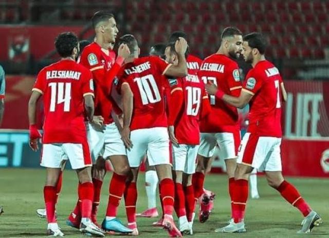 الأهلي يتقدم على الاتحاد بهدف في الشوط الأول
