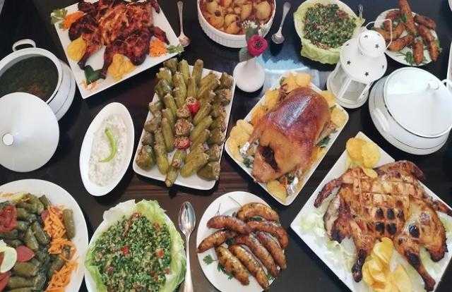 استشاري تغذية: أغلب أطعمة سفرة رمضان ضارة «فيديو»
