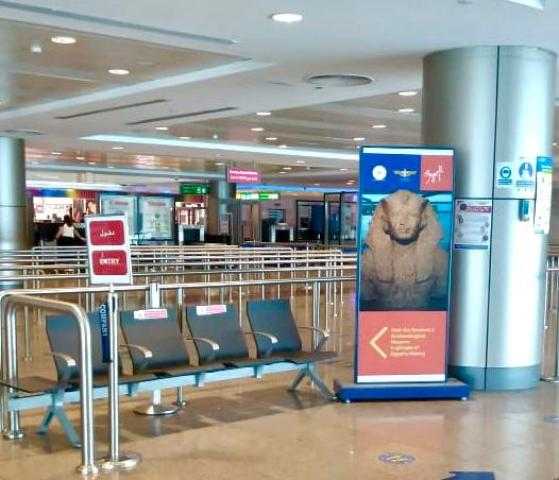 «الآثار» تروج لمتحف المطار بوضع لوحات دعائية بصالات السفر