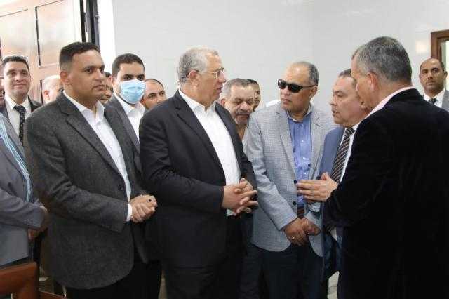 خلال تفقده أحد الحقول بالدقهلية.. «القصير» يطالب المزارعين بالتحول لأساليب الري الحديث