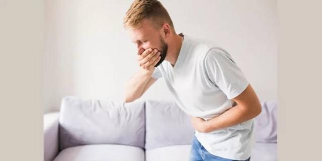 يبطله في هذه الحالة.. هل القيء يفسد الصيام؟ الإفتاء ترد