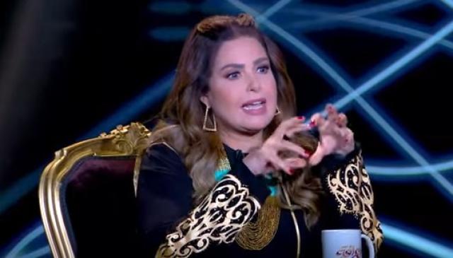 صابرين: «عمري ما قلت الفن حرام ولا طلبت من زميلة تتحجب».. فيديو