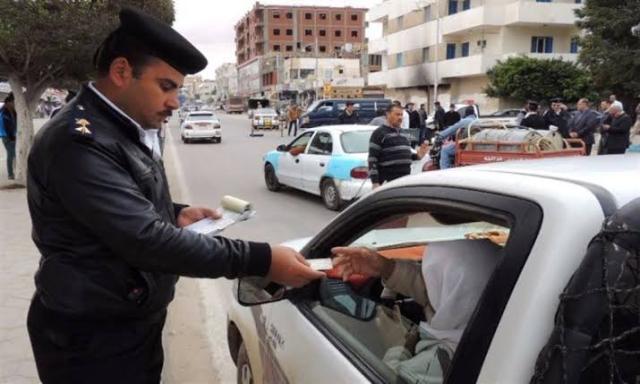 أبرزها استخدام الأنوار العالية.. سحب رخصة قيادة السيارة لمدة 3 أشهر فى هذه الحالات