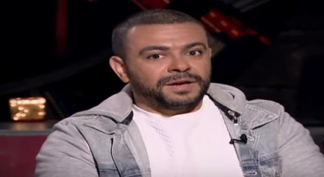 كريم الحسيني: صاحب والدي كسر لي العربية وضربني بالكرباج «فيديو»