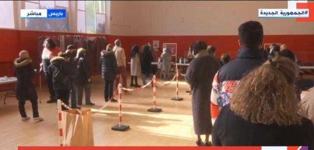 «ماكرون وزوجته» يصوتان في الجولة الأولى من الانتخابات الرئاسية الفرنسية - فيديو