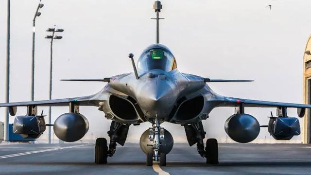 «طائرات رافال».. صربيا تعلن بدء مباحثات عسكرية مع فرنسا