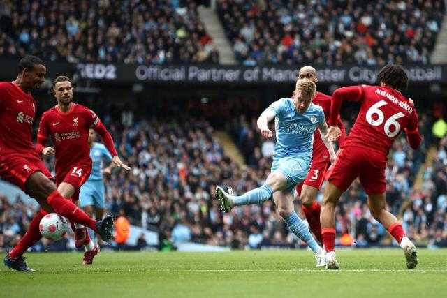 مانشستر سيتي يتقدم على ليفربول 2-1 في شوط أول ناري