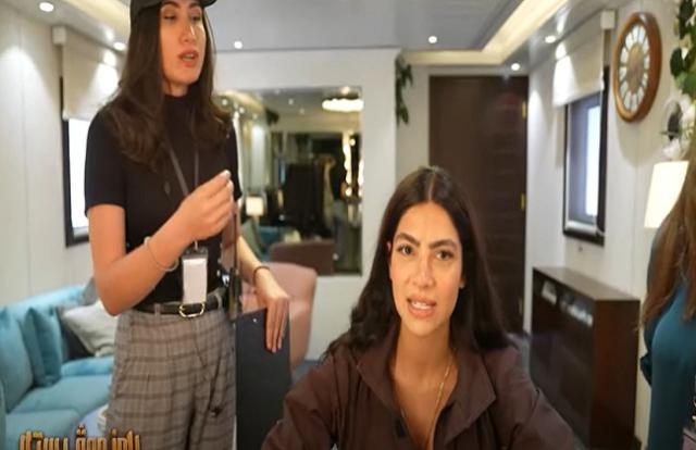 رامز جلال عن هدى المفتي: «عاملة تسريحة الخرشوفة».. فيديو