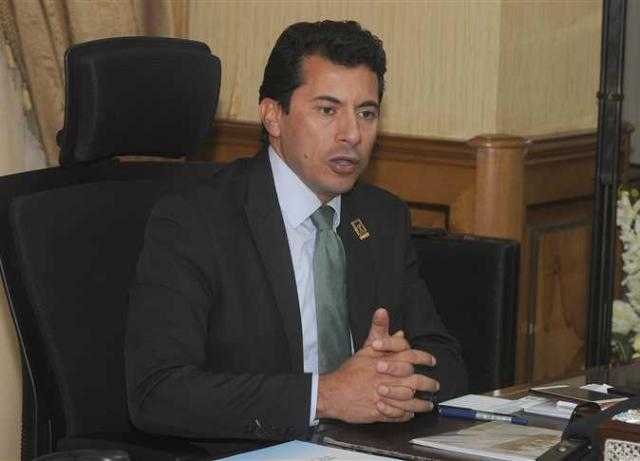 وزير الرياضة يهنئ منتخب شباب السلاح على ذهبية بطولة العالم