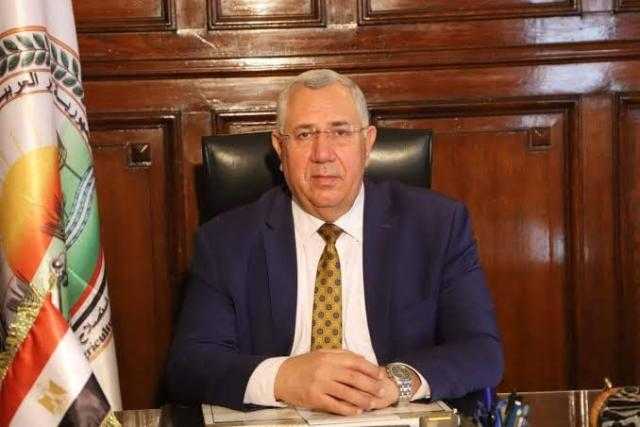 وزير الزراعة يوجه بتكثيف عدد المرشدين الزراعيين والأساتذة لدعم الفلاح