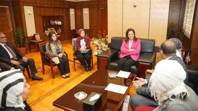 كواليس لقاء وزيرة التخطيط وممثلي الجامعات المشاركين بمبادرة شباب من أجل التنمية