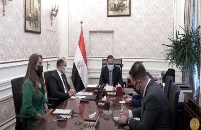 «مدبولي» يلتقي رئيس مجلس إدارة البورصة.. فيديو