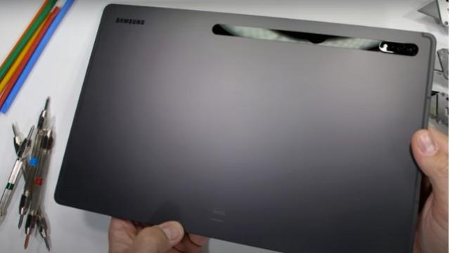 تابلت سامسونج  Samsung Galaxy Tab S8 Ultra يتحدى النار والكسر.. فيديو