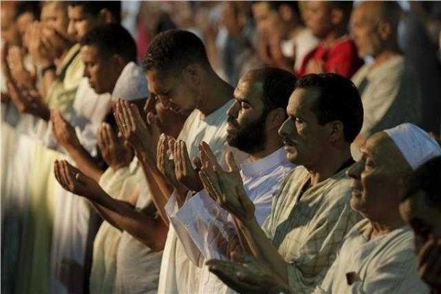 حكم التنقل بين المساجد لأداء صلاة التراويح؟.. المفتي يرد