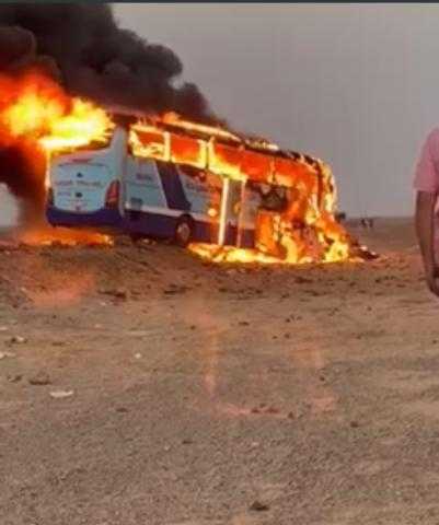مصرع 5 أجانب.. تفاصيل اشتعال النيران بأتوبيس سياحي في أبوسمبل