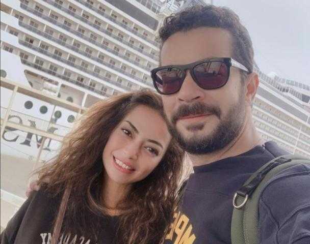 رسالة رومانسية من شريف سلامة لزوجته في عيد ميلادها