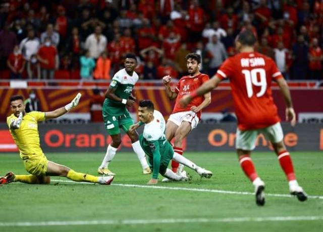 مهدد بالسجن.. أزمة كبيرة تواجه حكم مباراة الأهلي والرجاء المغربي