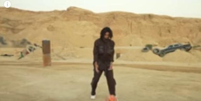 السولية لـ «فان دام»: «حللي أزمتي خدوا مني جزمتي» - فيديو