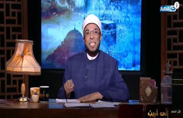 هل تجوز الصدقة على الأشقاء المحتاجين؟.. أزهري يجيب «فيديو»