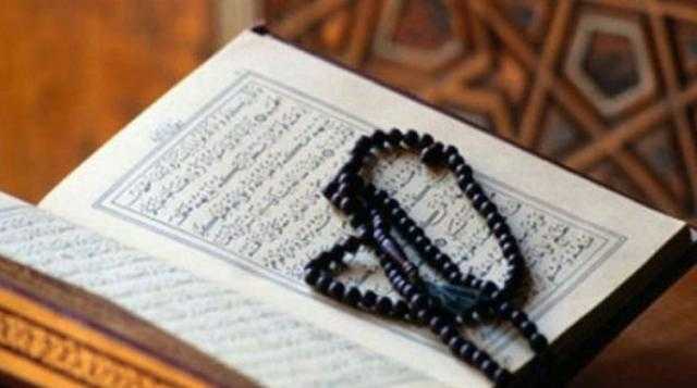 هل قراءة القرآن في رمضان وجوبية ؟.. أزهري يرد