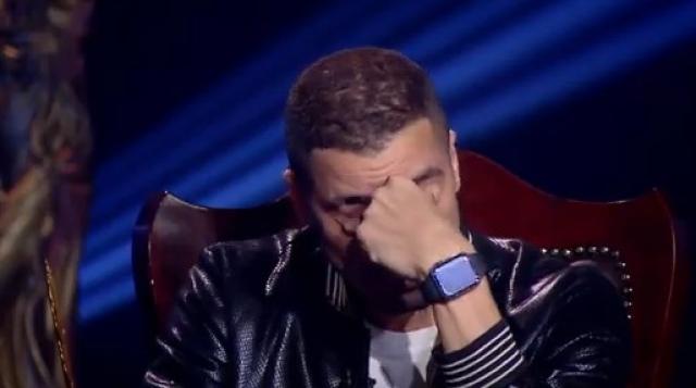 شاكوش باكيًا: «أمي مريضة سرطان وأنا اللي بصرف عليها»- فيديو