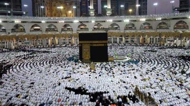 بث مباشر.. صلاة التراويح من الحرم المكي 13 رمضان 1443هـ