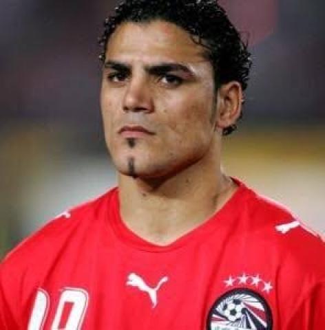 علاقاتك النسائية أثرت على مسيرتك الكروية؟.. عمرو زكي يرد «فيديو»