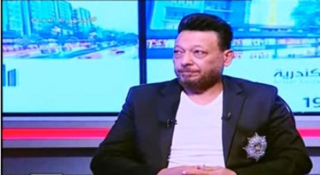 بسبب وفاة 6 من عائلته.. العيسوي باكيًا: ربنا يرحمهم  «فيديو»