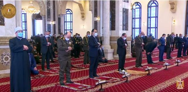 بث مباشر.. شعائر صلاة الجمعة بحضور الرئيس من مسجد المشير