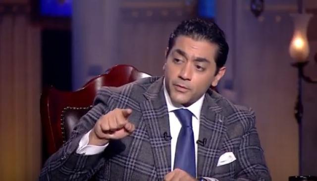 اتخانقت مع مراتك في الشارع وضربتك بالشبب.. رد صادم من  أحمد فلوكس