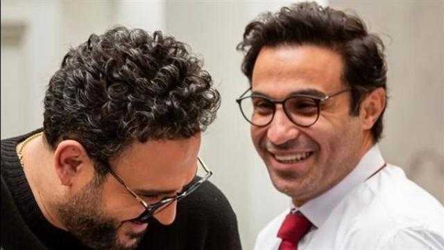 أكرم حسني يعلق على مشاركة أحمد فهمي في «مكتوب عليا»