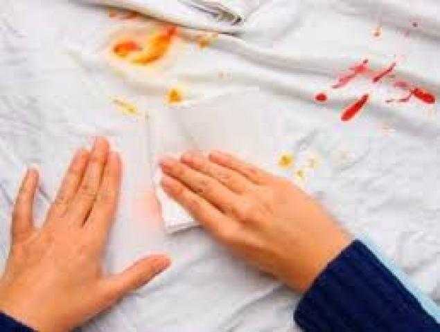 طرق سهلة للتخلص من بقع الزيت من الملابس