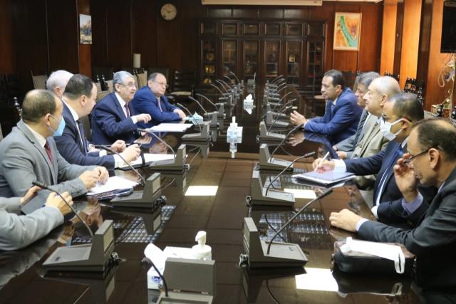 وزير الكهرباء يبحث استعدادات «شرم الشيخ» لاستضافة مؤتمر تغير المناخ