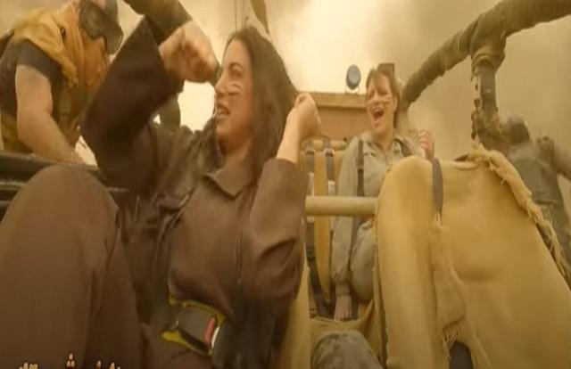 «ابعدوا عني».. صراخ درة في سيارة رامز موفي ستار «فيديو»