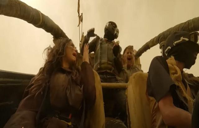 «حد يلحقنا يا جماعة».. درة تنهار في «رامز موفي ستار» فيديو