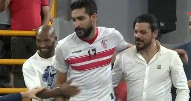 شيكابالا وعمرو زكي يحتفلان بتتويج الزمالك بدوري الكرة الطائرة