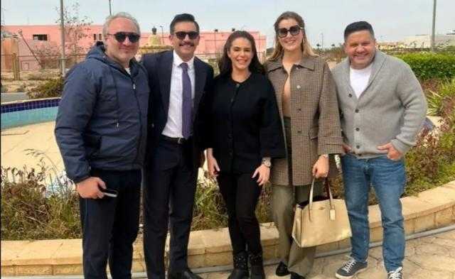 شاهد.. أحدث ظهور لـ هاني سلامة بصحبة فريق عمل «ملف سري»